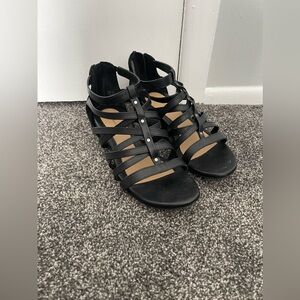 Black sandal 8W